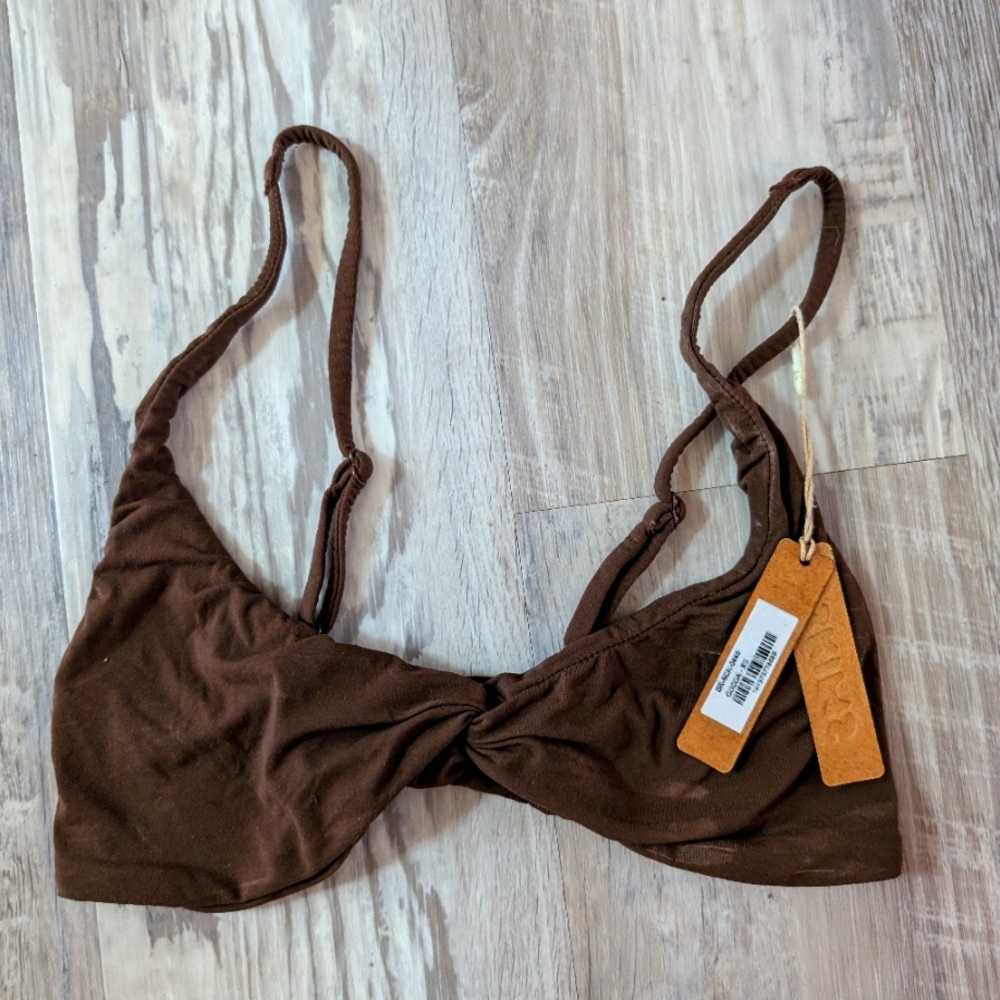 ¡!moving sale!¡ SKIMS Twist front for everyone bra